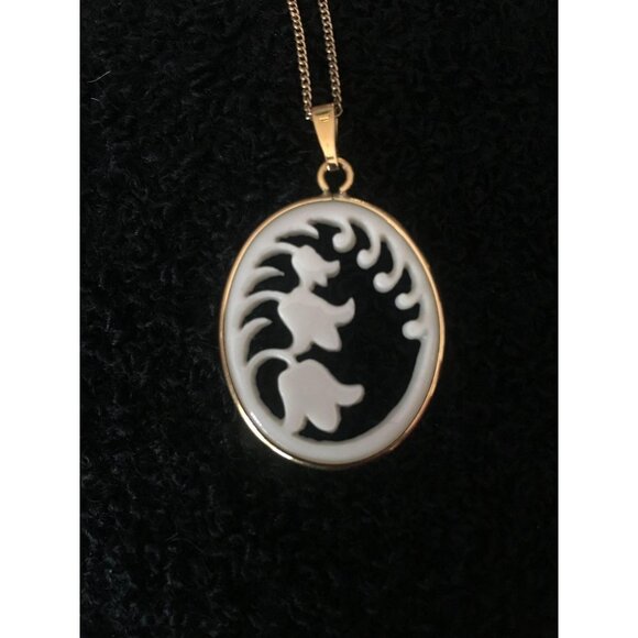 Beautiful 14ktgf chain and cut out floral pendant - Picture 2 of 4